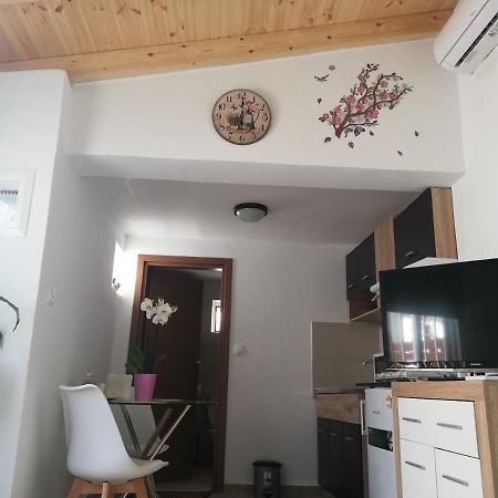 Small Studio With Yard Hriszí Aktí Haniá Kültér fotó