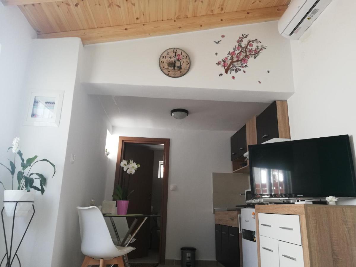 Small Studio With Yard Hriszí Aktí Haniá Kültér fotó