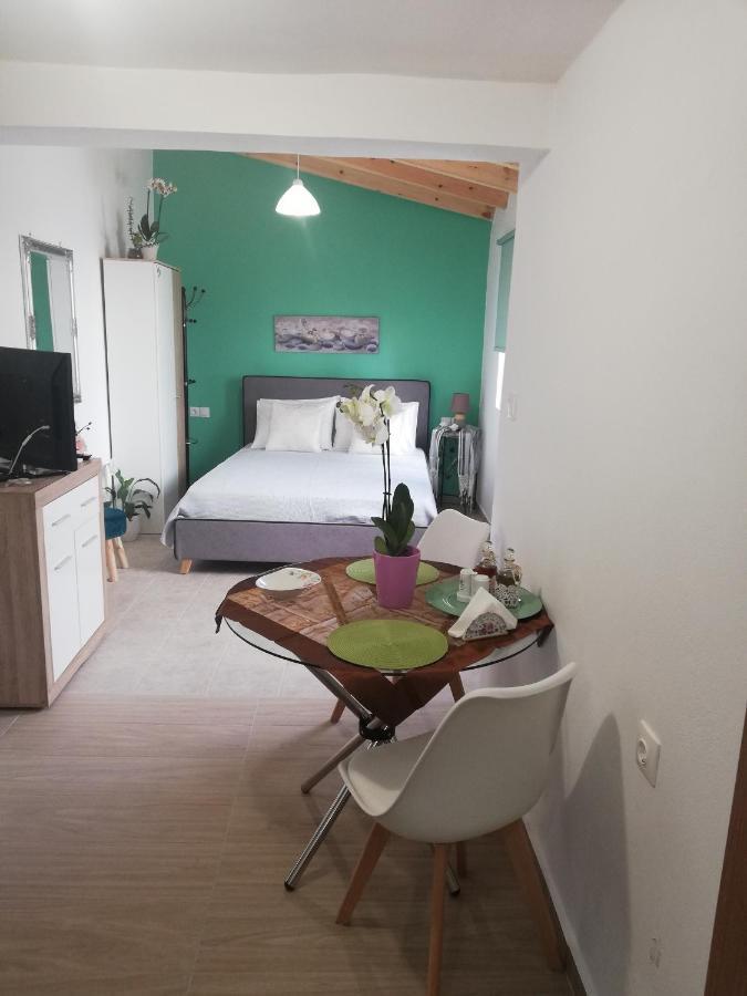 Small Studio With Yard Hriszí Aktí Haniá Kültér fotó